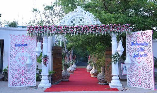 A Grand Entrance Decoration