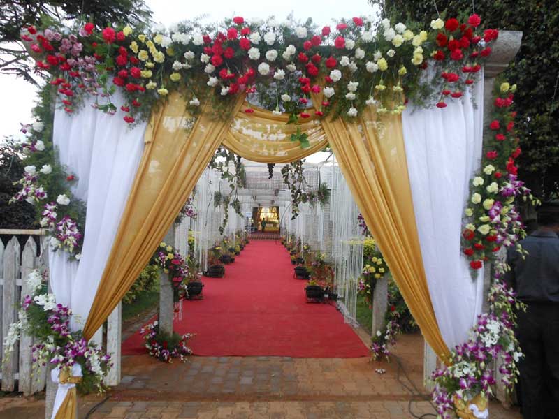 Elegant Entrance Decoration