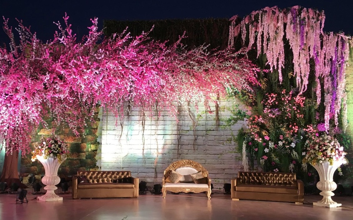 A Luxurious Grand Decoration