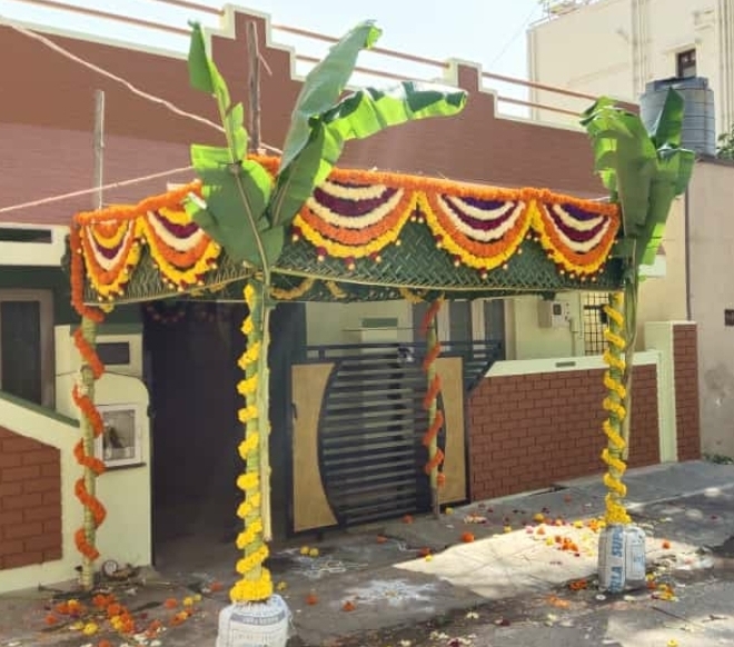 Basic Flowers and Banana Leaf