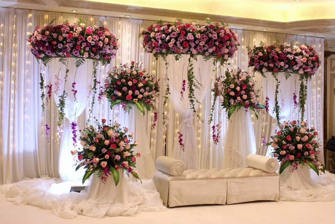 Classy White Decoration